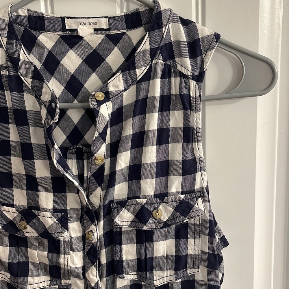 Sleeveless Button-up Top